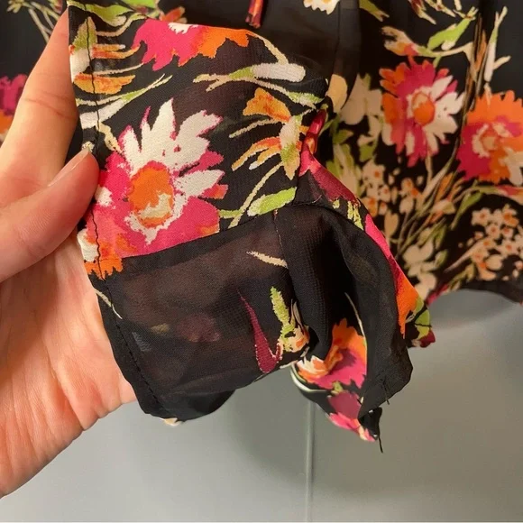 Dee Elly Floral Black Women's Shorts size medium - Picture 2 of 7